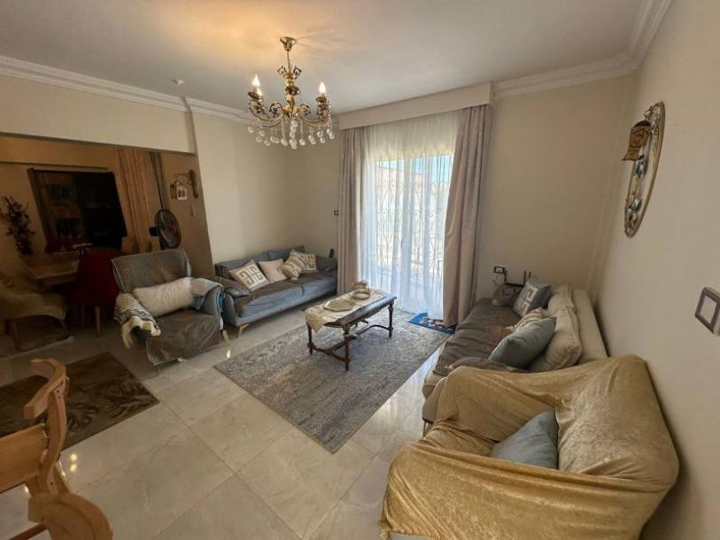 Helle, gemütliche zweistöckige Villa mit Terrasse und Garten im Gebiet Mubarak 2-11