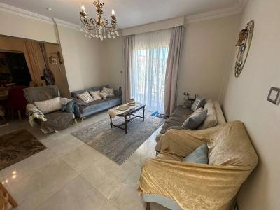 Helle, gemütliche zweistöckige Villa mit Terrasse und Garten im Gebiet Mubarak 2