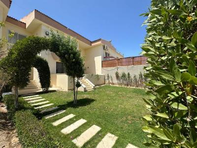 Helle, gemütliche zweistöckige Villa mit Terrasse und Garten im Gebiet Mubarak 2
