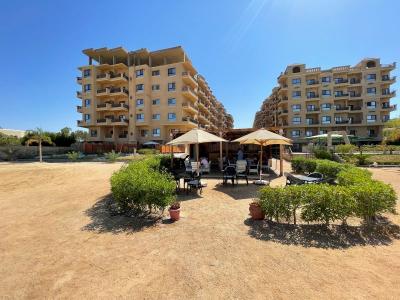 Nagelneue 2-Zimmer-Wohnung in grüner Oase mit privatem Strand