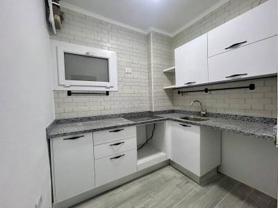 Gemütliche, renovierte 1-Zimmer-Wohnung im Erdgeschoss eines Wohngebäudes im Gebiet Mubarak 2