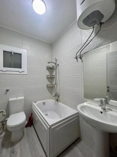 Gemütliche, renovierte 1-Zimmer-Wohnung im Erdgeschoss eines Wohngebäudes im Gebiet Mubarak 2