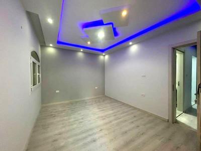 Gemütliche, renovierte 1-Zimmer-Wohnung im Erdgeschoss eines Wohngebäudes im Gebiet Mubarak 2