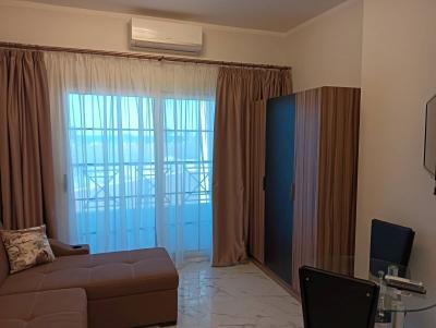 Zwei brandneue, möblierte Studios in einer Anlage mit privatem Strand und Wasserpark