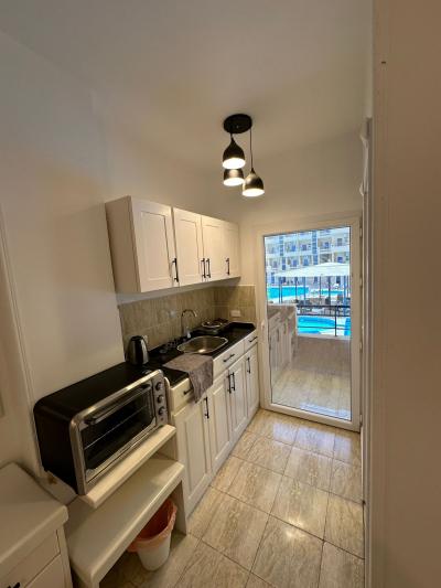 Helles Studio im 1. Obergeschoss der Wohnanlage Tiba Resort im Gebiet El Aheya