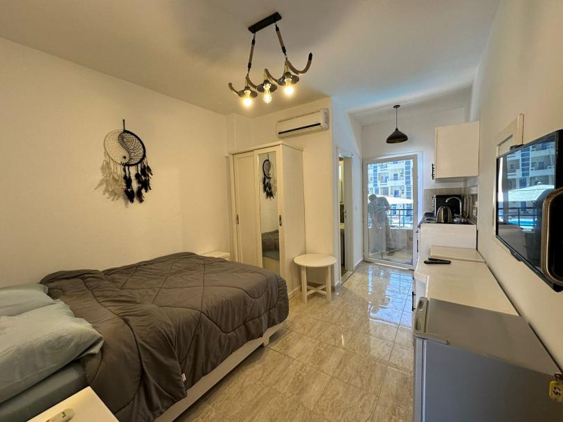 Helles Studio im 1. Obergeschoss der Wohnanlage Tiba Resort im Gebiet El Aheya-1